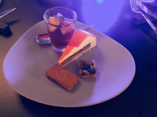 メズム東京クラブラウンジのカクテルタイム