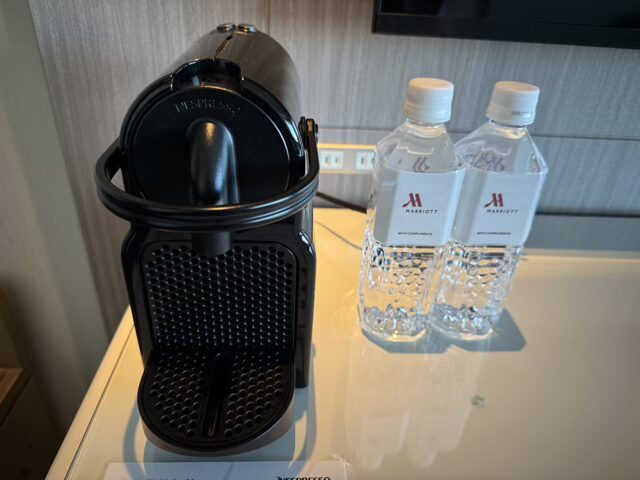 東京マリオット客室の無料の水